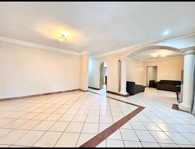 4 BEDROOM HOUSE FOR SALE IN GARSFONTEIN